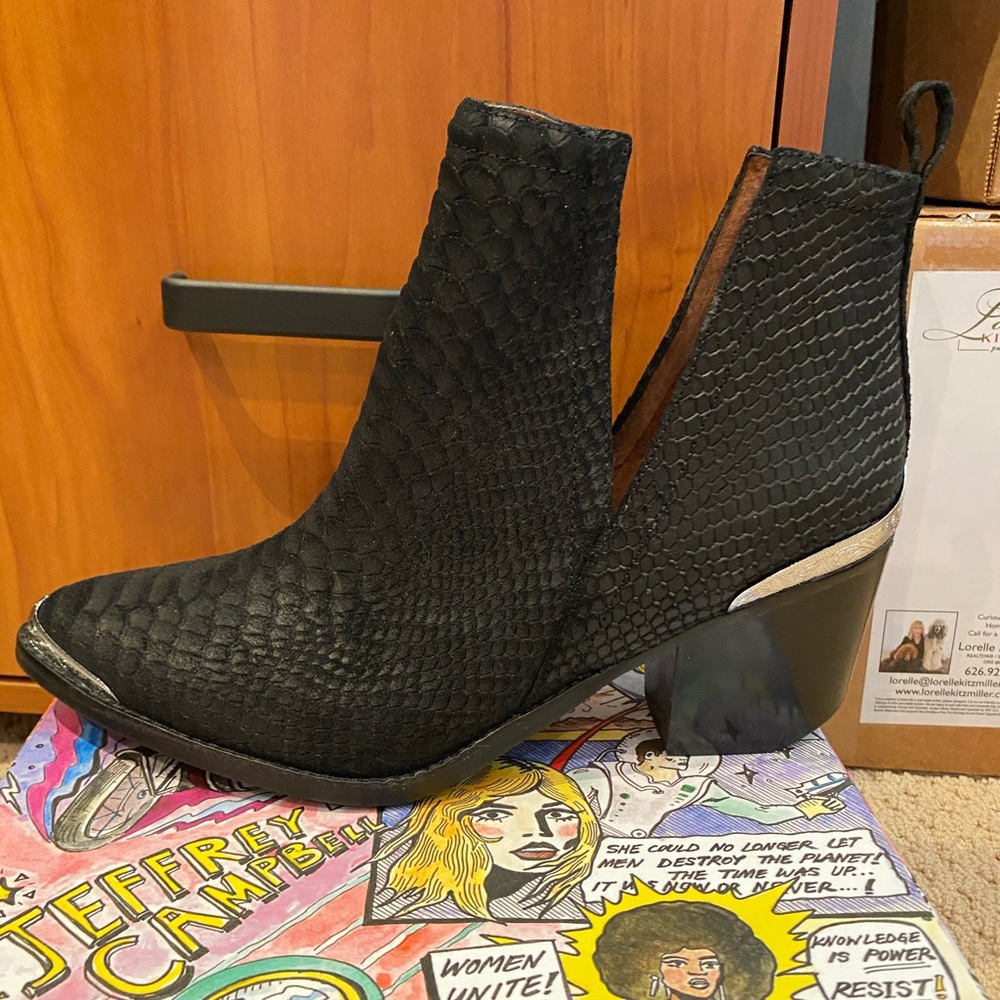 Show Stopping Black Suede/Snake Boots - Sz 11